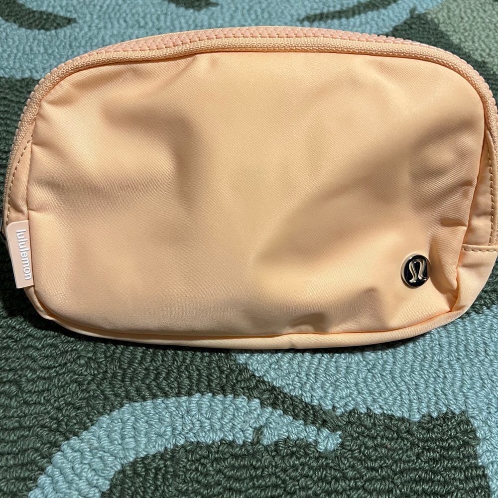 Lululemon Everywhere Belt Bag peach
